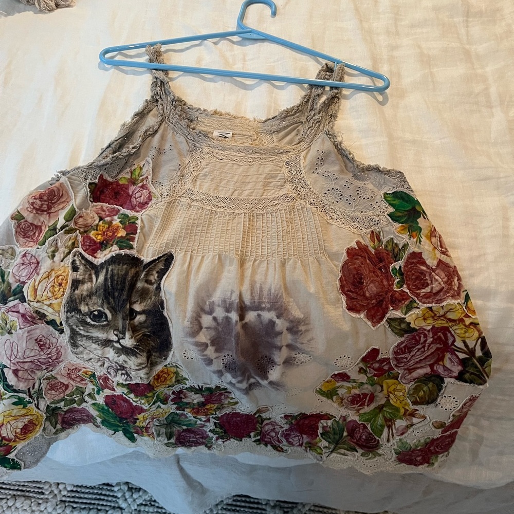 Magnolia Pearl Floral Cat Crop Top - Multicolor